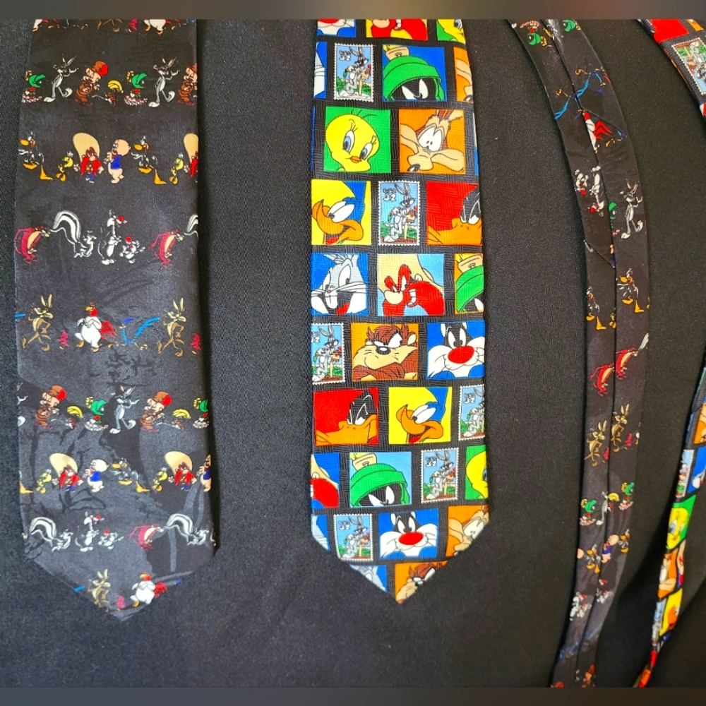 Vintage set of men's Looney Tunes Ties 2